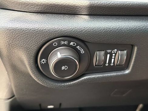 New 2026 Chrysler Pacifica Select FWD image 27