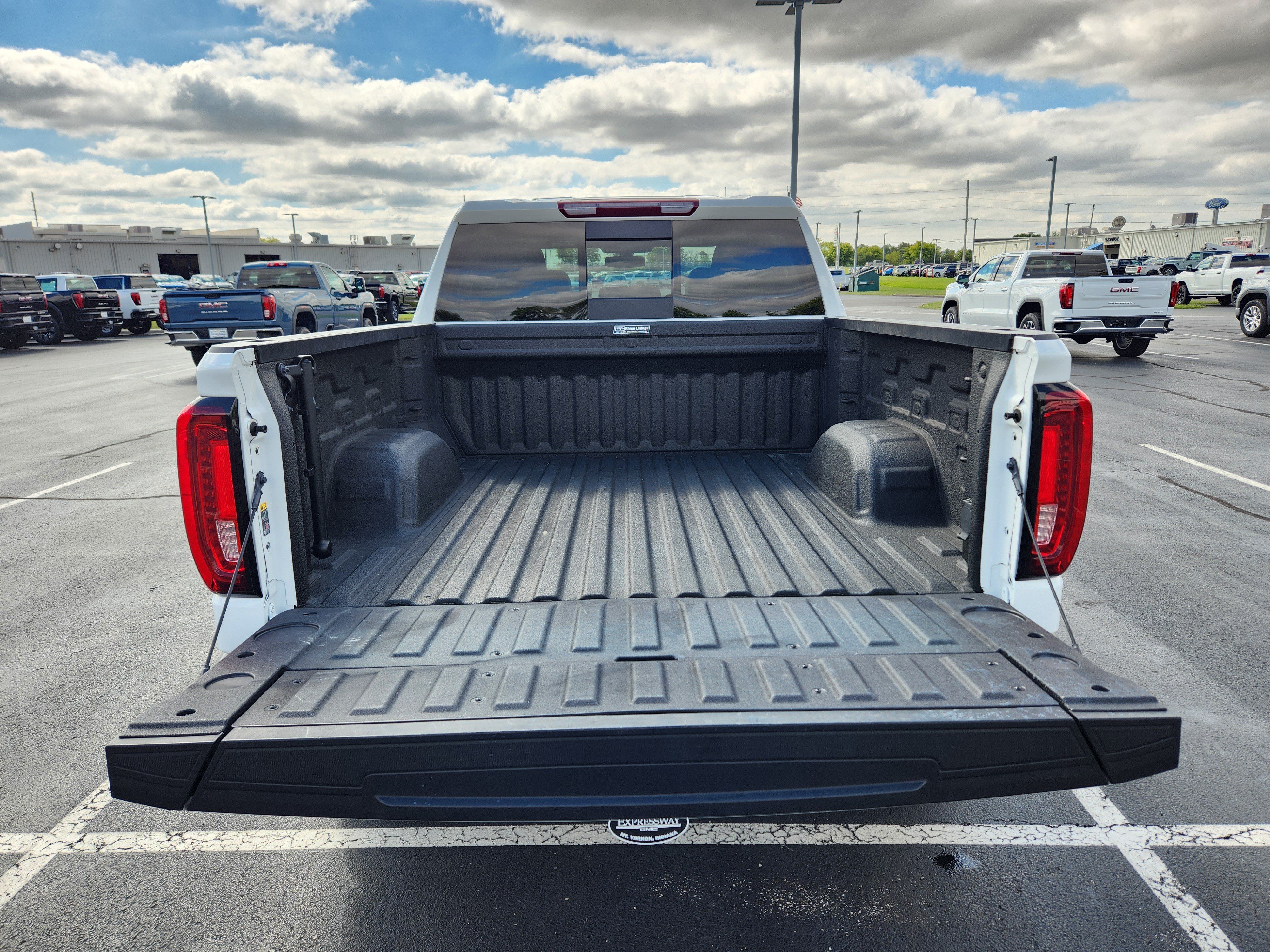 Used 2021 GMC Sierra 1500 SLT w/ SLT Premium Package AWD/4WD image 10