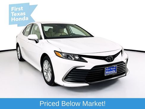 Used 2024 Toyota Camry LE image 1