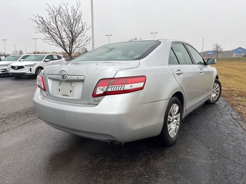 Used 2011 Toyota Camry LE image 9