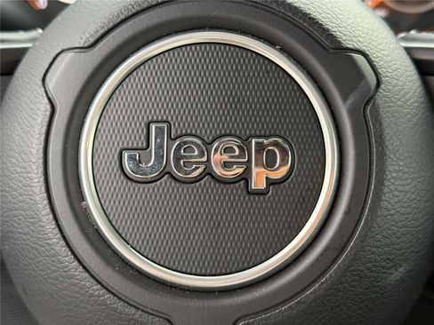 Used 2025 Jeep Wrangler Unlimited Rubicon AWD/4WD image 23