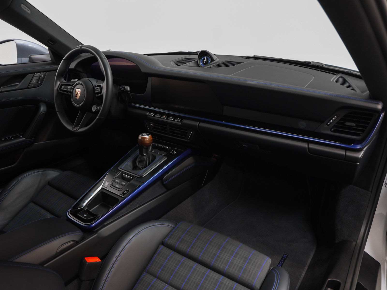 Certified 2025 Porsche 911 Carrera T RWD image 25