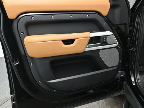 Used 2024 Land Rover Defender 130 S image 10