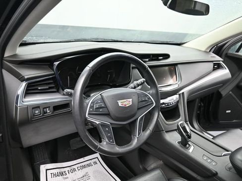 Used 2017 Cadillac XT5 Luxury w/ Driver Awareness Package image 14