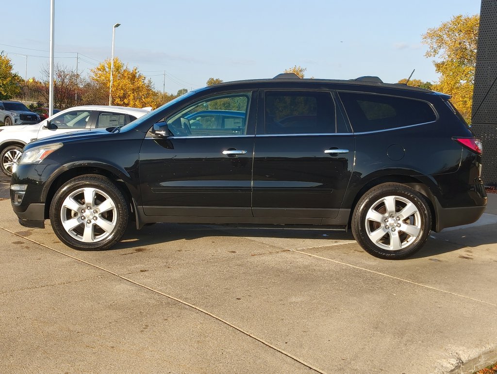 Used 2017 Chevrolet Traverse LT w/ Style and Technology Package FWD image 8