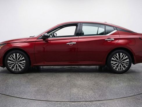 Used 2025 Nissan Altima 2.5 SV FWD image 4