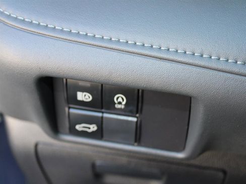 Used 2023 Toyota Highlander LE image 15