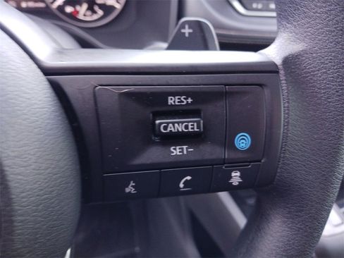 Used 2024 Nissan Rogue SV image 32