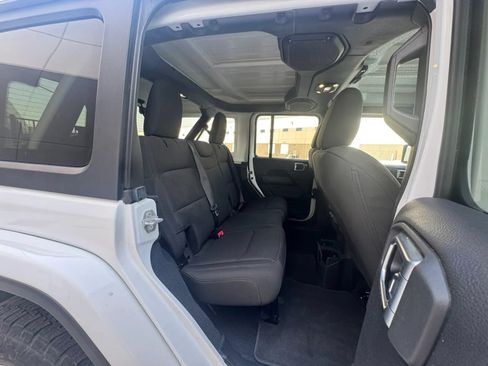 Used 2019 Jeep Wrangler Unlimited Sahara w/ Safety Group AWD/4WD image 12