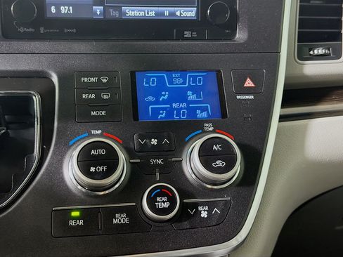 Used 2017 Toyota Sienna XLE w/ XLE Navigation Package FWD image 22