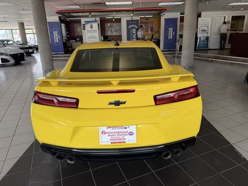 Used 2017 Chevrolet Camaro LT RWD image 7