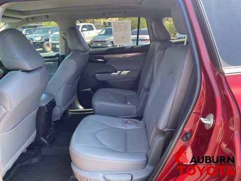 Used 2022 Toyota Highlander Platinum AWD/4WD image 30
