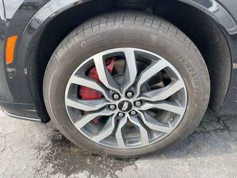 Used 2024 Cadillac XT6 Sport w/ Technology Package image 2