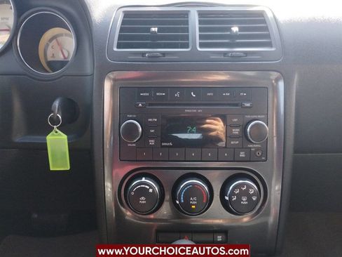 Used 2010 Dodge Challenger SE image 22