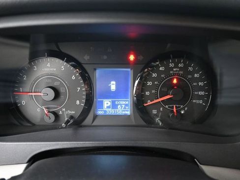 Used 2015 Toyota Sienna LE image 32