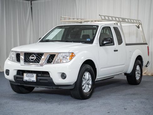 Used 2021 Nissan Frontier SV RWD image 3