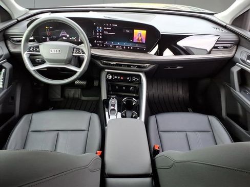 Used 2025 Audi Q5 Premium w/ Convenience Package image 14