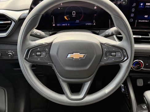 Used 2025 Chevrolet TrailBlazer LT AWD/4WD image 16