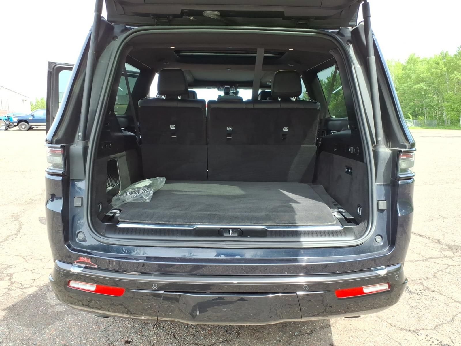 Certified 2024 Jeep Grand Wagoneer L Series II AWD/4WD image 16