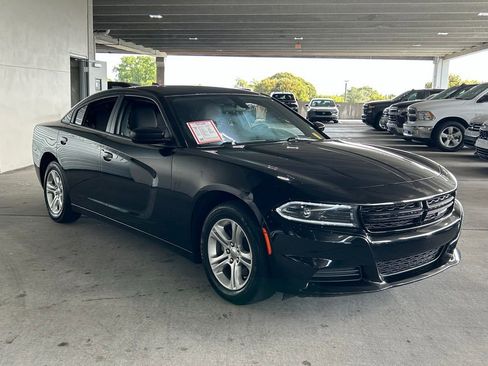Used 2023 Dodge Charger SXT image 2
