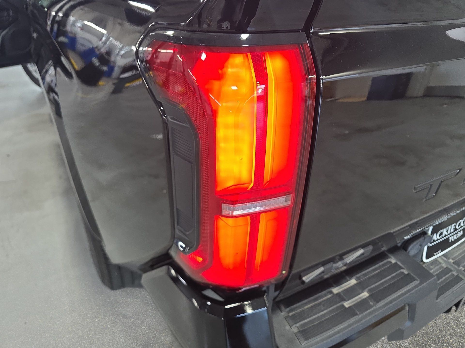 Used 2025 Toyota Tacoma SR5 AWD/4WD image 31