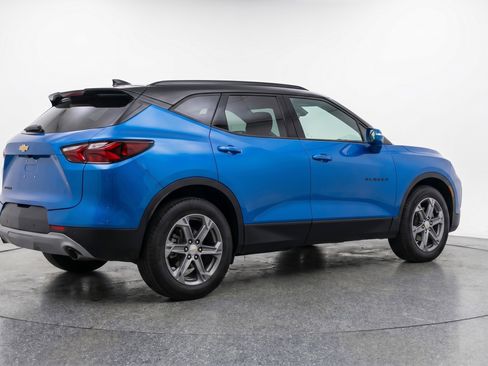Used 2025 Chevrolet Blazer LT FWD image 9