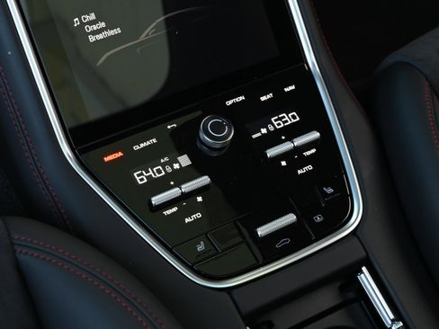 Used 2023 Porsche Panamera GTS image 34