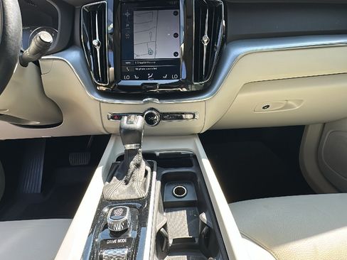 Used 2018 Volvo XC60 T5 Momentum w/ Convenience Package AWD/4WD image 21