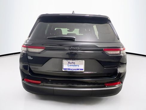 Used 2023 Jeep Grand Cherokee Altitude AWD/4WD image 6