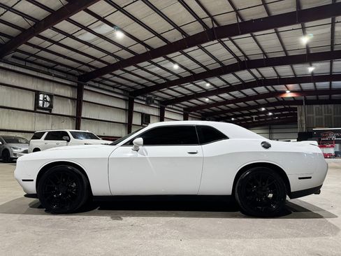Used 2019 Dodge Challenger SXT image 8