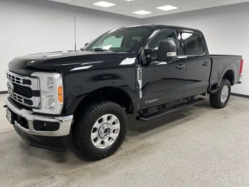 Used 2023 Ford F250 XLT w/ Camper Package AWD/4WD image 6
