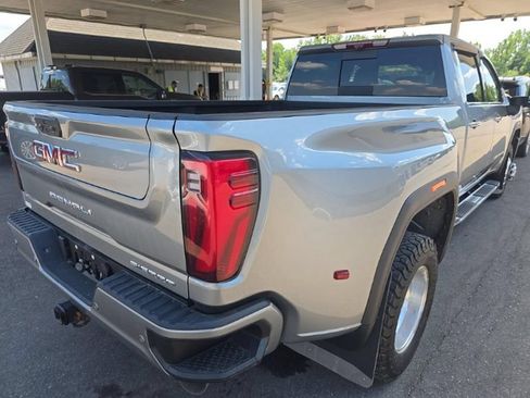 Used 2024 GMC Sierra 3500 Denali w/ Technology Package AWD/4WD image 3