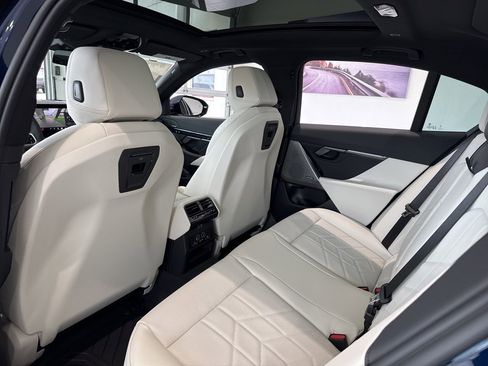 New 2026 BMW 550e xDrive image 43