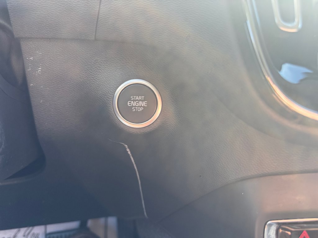 Used 2024 Volvo XC40 B5 Plus w/ Climate Package AWD/4WD image 21