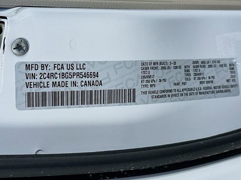 Used 2023 Chrysler Pacifica Touring-L FWD image 34