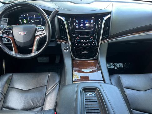 Used 2019 Cadillac Escalade Premium Luxury AWD/4WD image 13
