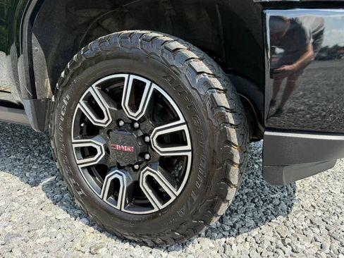 Used 2022 GMC Sierra 2500 AT4 w/ AT4 Premium Plus Package AWD/4WD image 9