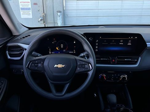 Used 2025 Chevrolet TrailBlazer LT image 11