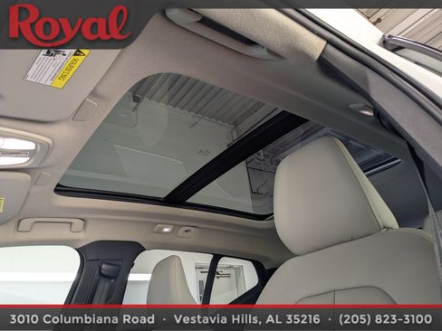 Used 2023 Volvo XC40 B5 Plus w/ Protection Package Premier image 23