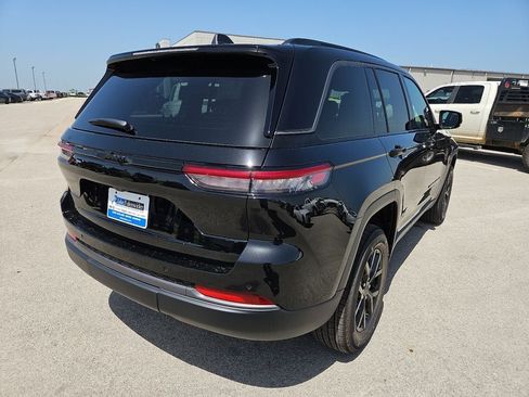 New 2026 Jeep Grand Cherokee Altitude RWD image 7