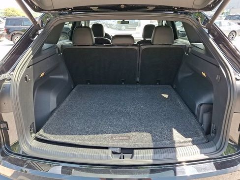 Used 2023 Volkswagen Atlas Cross Sport SE AWD/4WD image 38