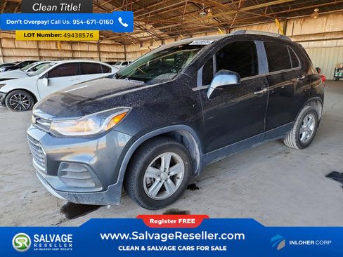 Used 2020 Chevrolet Trax LT w/ LT Convenience Package image 1