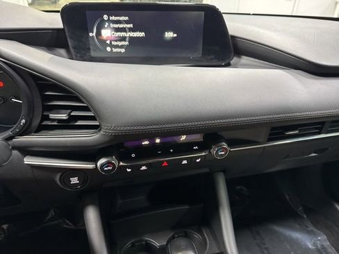 Used 2019 MAZDA MAZDA3 AWD Hatchback w/ Preferred Pkg image 18
