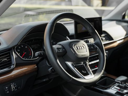 Certified 2023 Audi Q5 2.0T Premium w/ Convenience Package AWD/4WD image 9