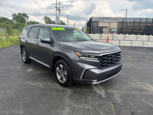 Used 2025 Honda Pilot EX-L image 8