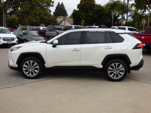 Used 2020 Toyota RAV4 Limited FWD image 6