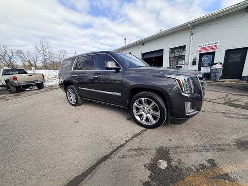 Used 2015 Cadillac Escalade Premium image 7