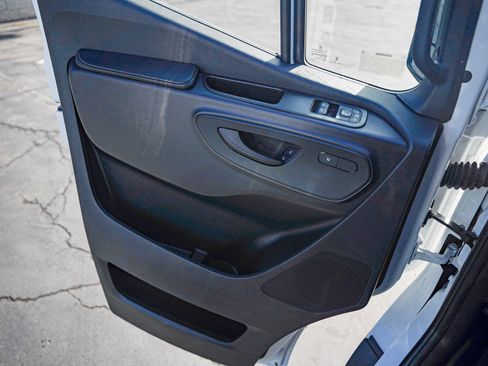 Used 2025 Mercedes-Benz Sprinter 2500 image 21