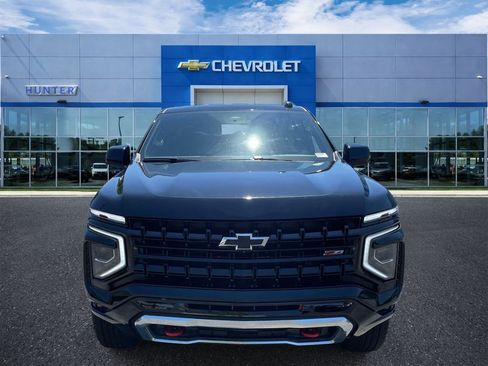 Used 2025 Chevrolet Suburban Z71 AWD/4WD image 2