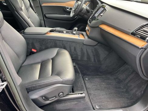 Certified 2023 Volvo XC90 B6 Plus AWD/4WD image 17